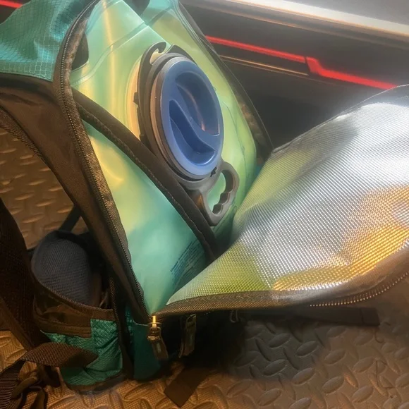Lunidry Hydration Backpack with bladder NEW without tags - Picture 2 of 8